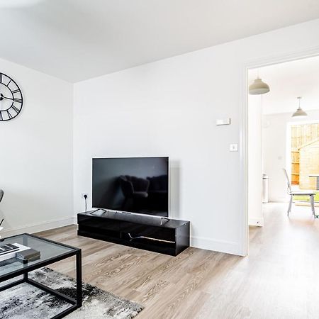 The Lake - A Stunning 2 Bedroom House, Only 17Mins To Central London!!! Greenhithe Екстер'єр фото